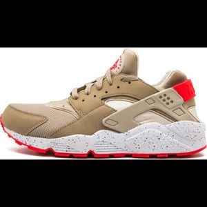 ‘Nike Huarache “Flat Spin” beige layer crimson